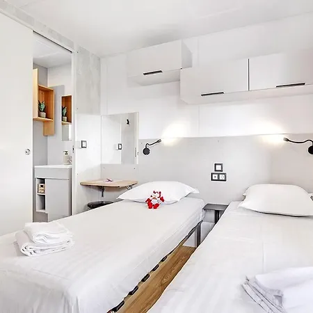Kamp alanı Domaine Berrua - Maeva Selection 4*